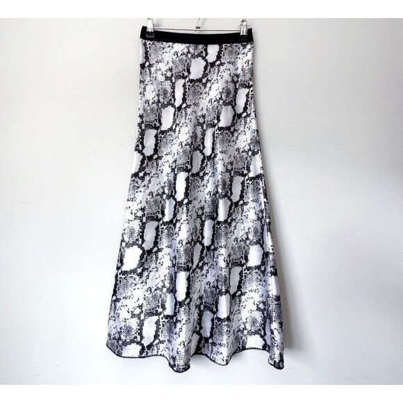 Victoria's Secret PINK Satin Skirt Snake Skin Color Size M - Picture 4 of 10